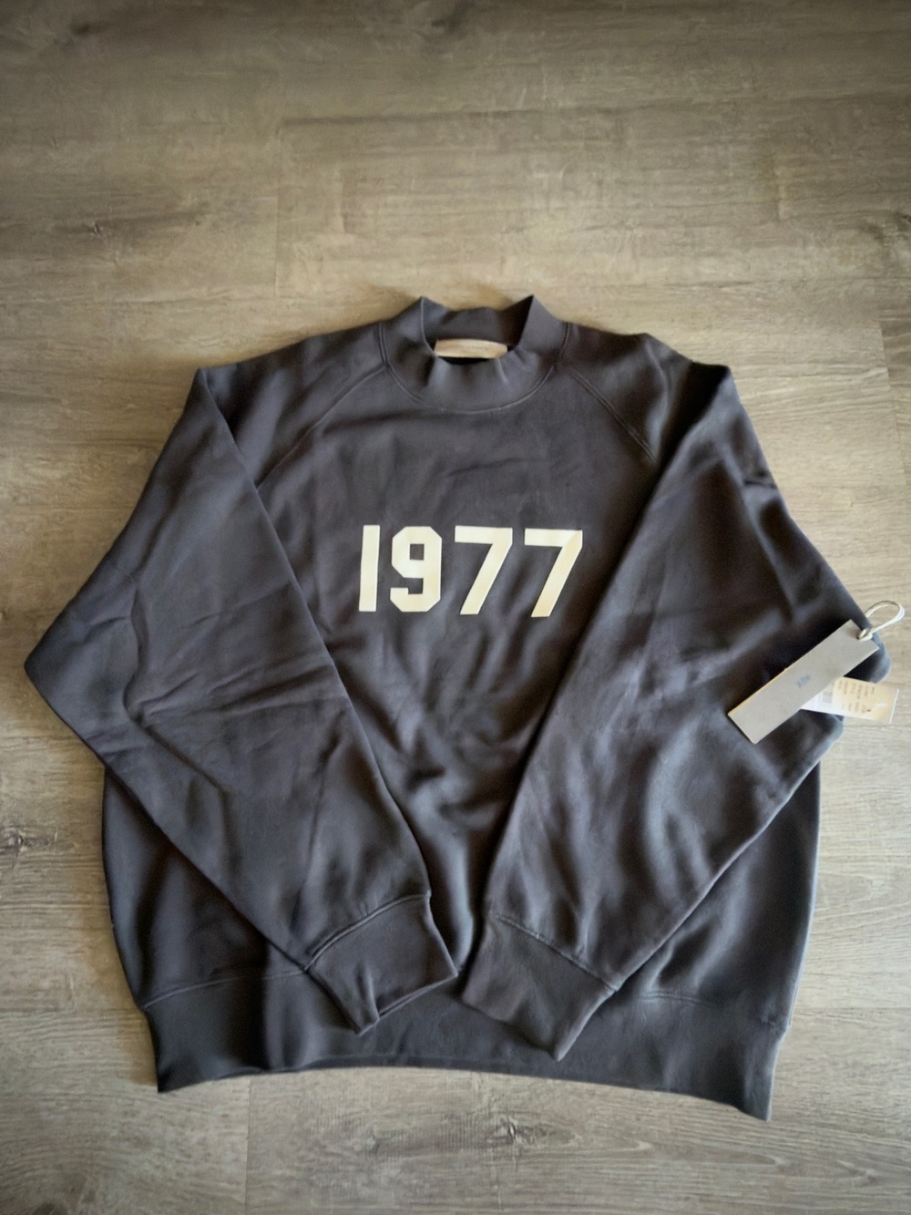 Essentials Men's Crewneck Sweatshirt in Iron Dark Gray with 1977 Graphic